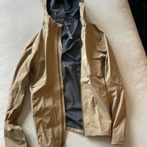 Mens Lululemon rainshell size M